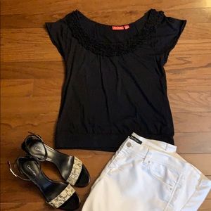 Elle Black Cap Sleeve Tee Detail@ neck SzS 3/$30